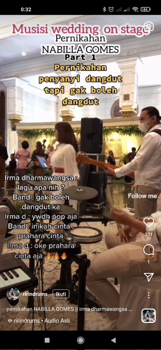 Cukup di situ aja yang dangdut di aku yang romantis2 aja cieee