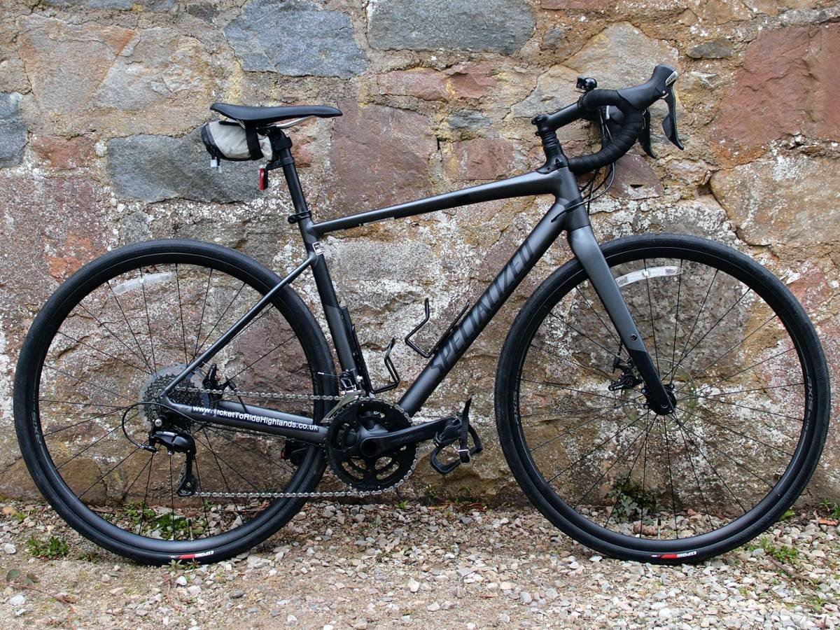 mbeaudroit's tweet photo. La bici en cuestión, con cubiertas de gravel. Si la ven, se agradece cualquier información. https://t.co/q5ZwJx2ynH