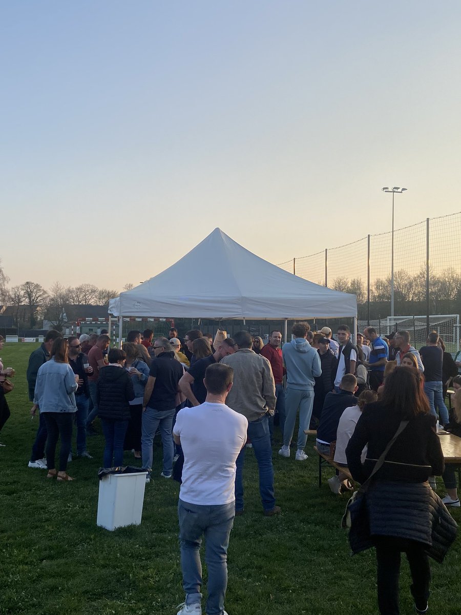 FootJa's tweet image. ￼🛑 Samedi avait lieu la journée du club !!

Merci à tous ceux présents, enfants, parents, partenaires et un grand merci aux bénévoles pour cette belle journée conviviale sous le soleil !!