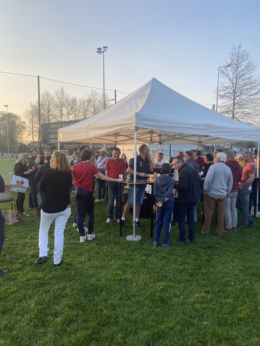 FootJa's tweet image. ￼🛑 Samedi avait lieu la journée du club !!

Merci à tous ceux présents, enfants, parents, partenaires et un grand merci aux bénévoles pour cette belle journée conviviale sous le soleil !!