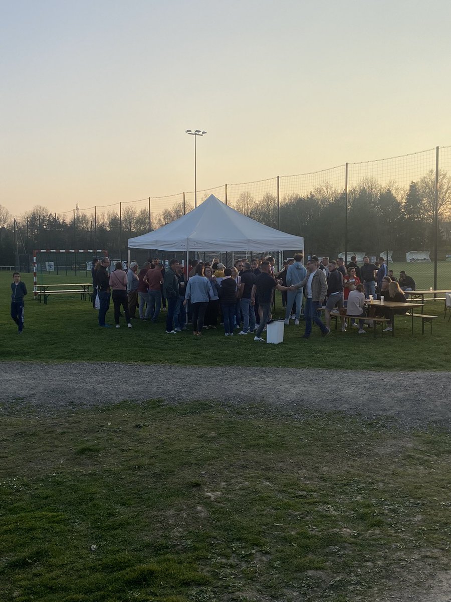 FootJa's tweet image. ￼🛑 Samedi avait lieu la journée du club !!

Merci à tous ceux présents, enfants, parents, partenaires et un grand merci aux bénévoles pour cette belle journée conviviale sous le soleil !!