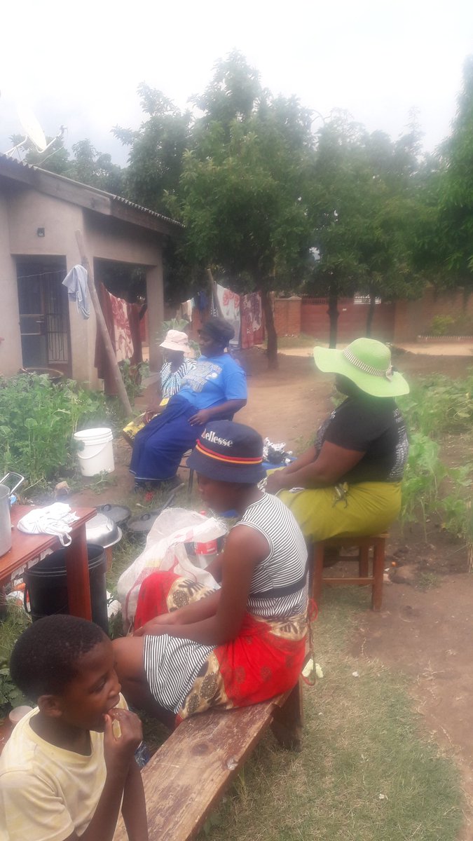 sanganza23's tweet photo. Defending the vote meant countless drives to polling stations, making sure the polling agents were fed without a budget, it was really humbling to see the community contributing to this cause. Thanks @DMwonzora for the practice run. #Dangamvura-Chikanga https://t.co/hOjx8XbuEx