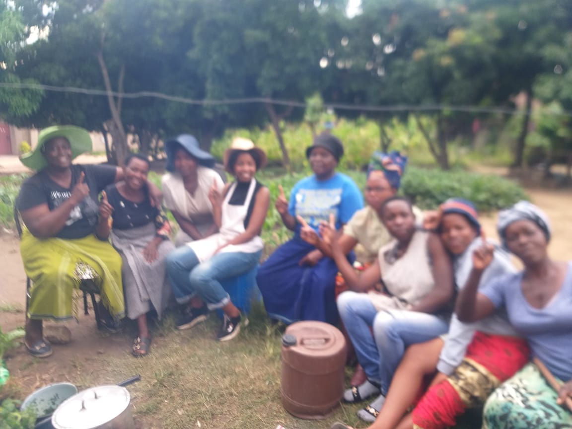 sanganza23's tweet photo. Defending the vote meant countless drives to polling stations, making sure the polling agents were fed without a budget, it was really humbling to see the community contributing to this cause. Thanks @DMwonzora for the practice run. #Dangamvura-Chikanga https://t.co/hOjx8XbuEx