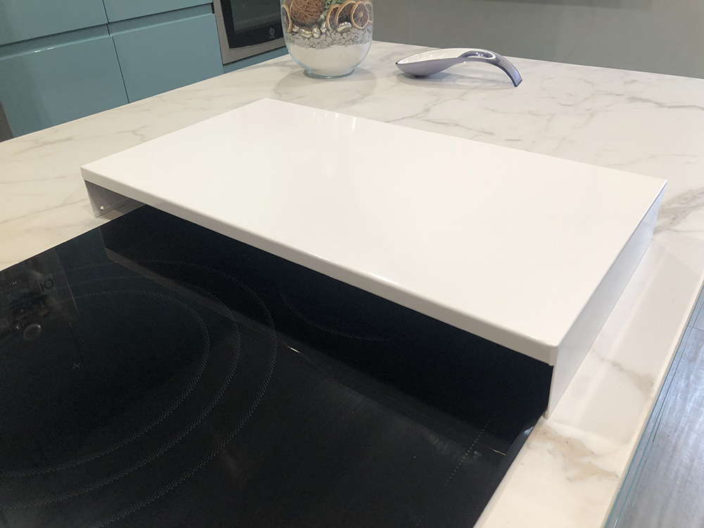 Podemos crear las cubre encimera que necesites, puedes hacerla en 2 partes en acero inoxidable o vidrio templado. Así puedes cocinar y utilizar el otro lado para dejar bandejas, platos, hacer una ensalada... Solicítanos presupuesto sin compromiso! decortapa.com