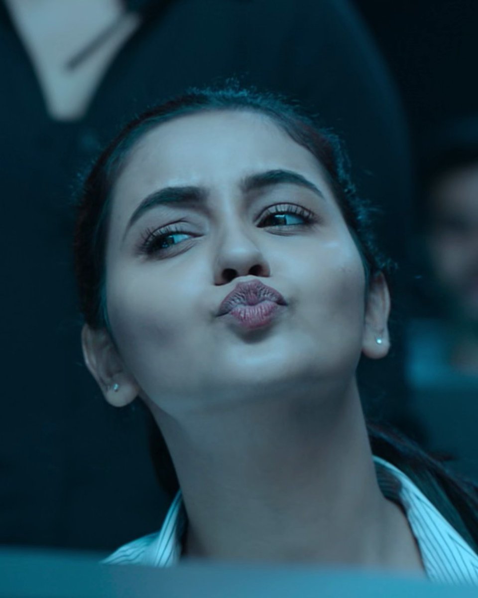 DivyaBharthiFC's tweet photo. 💋 https://t.co/8usFtQtscn