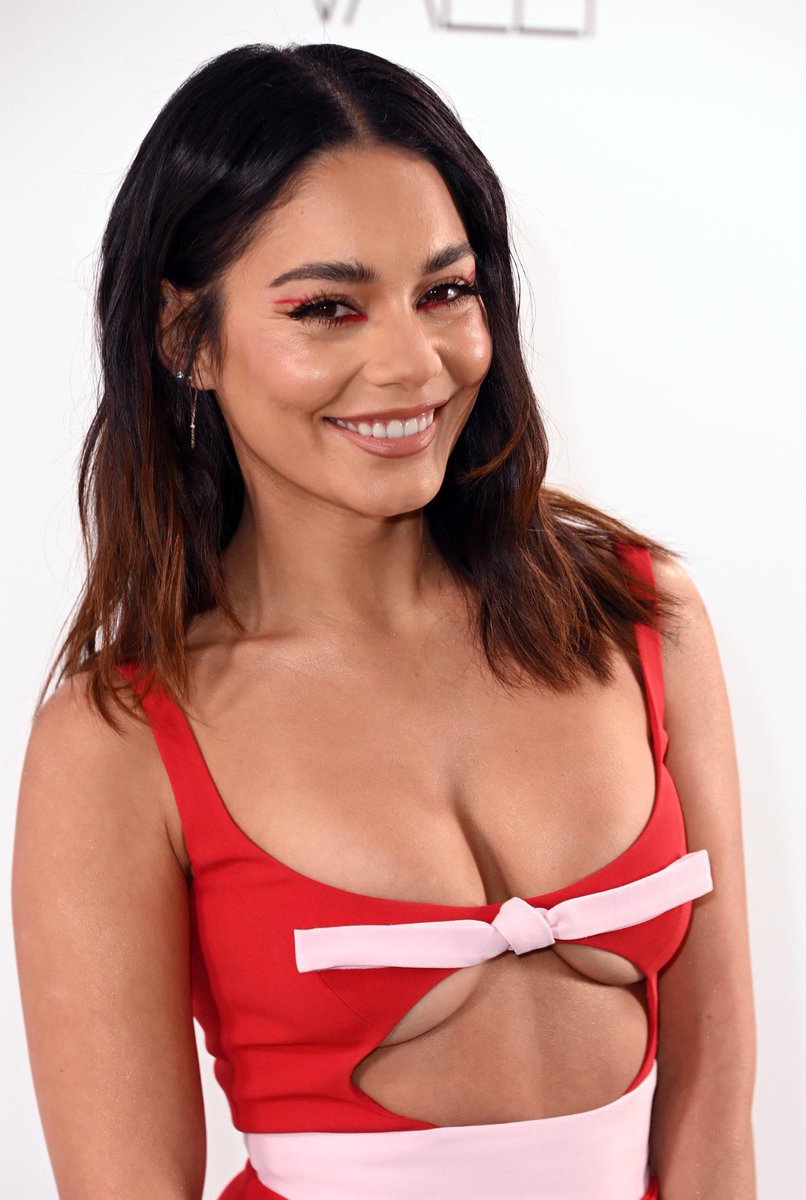 Can't resist being a slut even in public