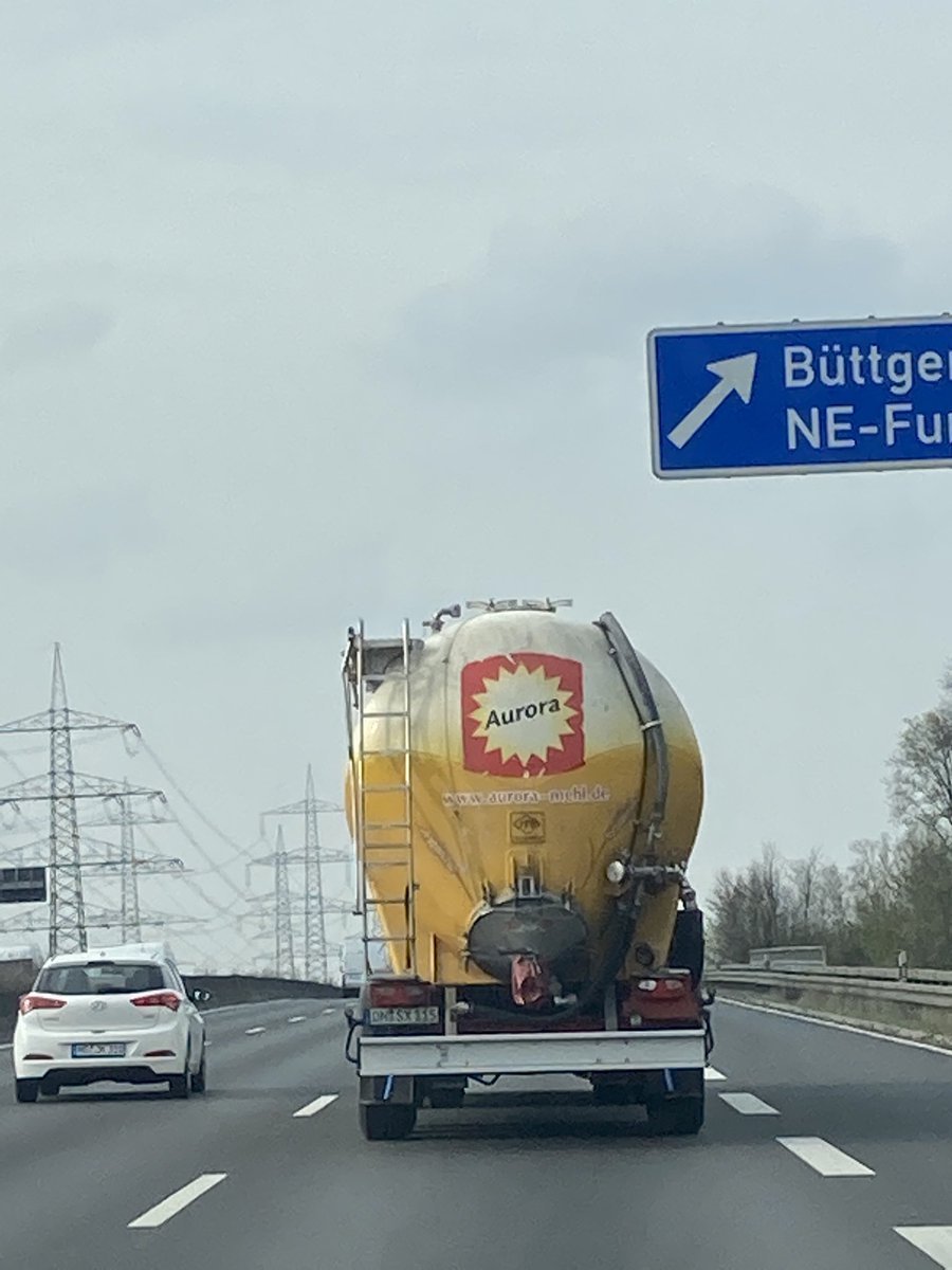 immer wieder beruhigend, wenn vor einem 🚛mehr als 50 cbm #Mehl 🌾 in Richtung #Neuss unterwegs sind….. aurora-mehl.de #keinTagohneLogistik
