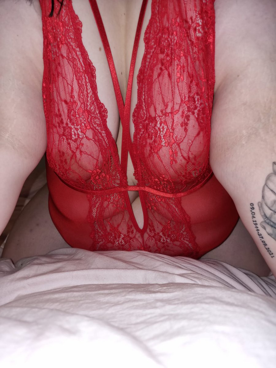 JadeLou172's tweet photo. Tell me what you would do if I was in your bedroom bent over like this! 😍🔥 #saucy #onlyfans #lingerie #wankbank #cumonmytits                                  https://t.co/hBJRVkbZ4z https://t.co/bu6hQa9VB7