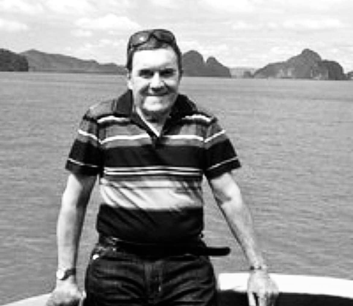 J’apprends avec une profonde tristesse la disparition de Jean-Paul Hoareau. Je veux saluer un grand serviteur de La Réunion. J’ai beaucoup appris à ses côtés et je lui en suis particulièrement reconnaissant. Mes sincères condoléances à sa famille.