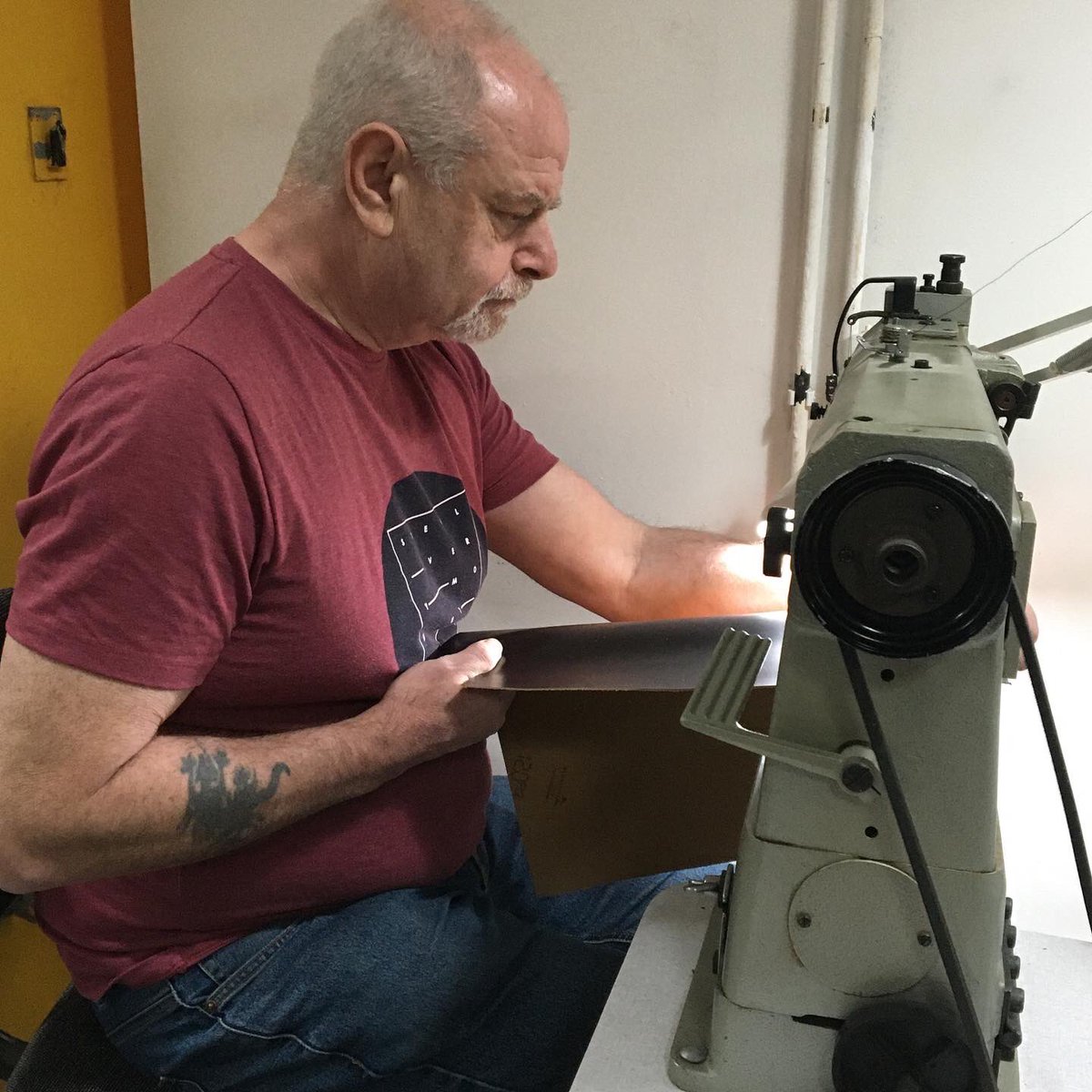 deborettecreat1's tweet photo. A few pics from my most recent carry all/tote bag short course. Neil struggled with the sewing machine but ended up walking out of the studio with a cracking bag. 😉#imadeitinthejq #deborettecreative #lifelonglearning #myjq https://t.co/j1uDqdeAV4