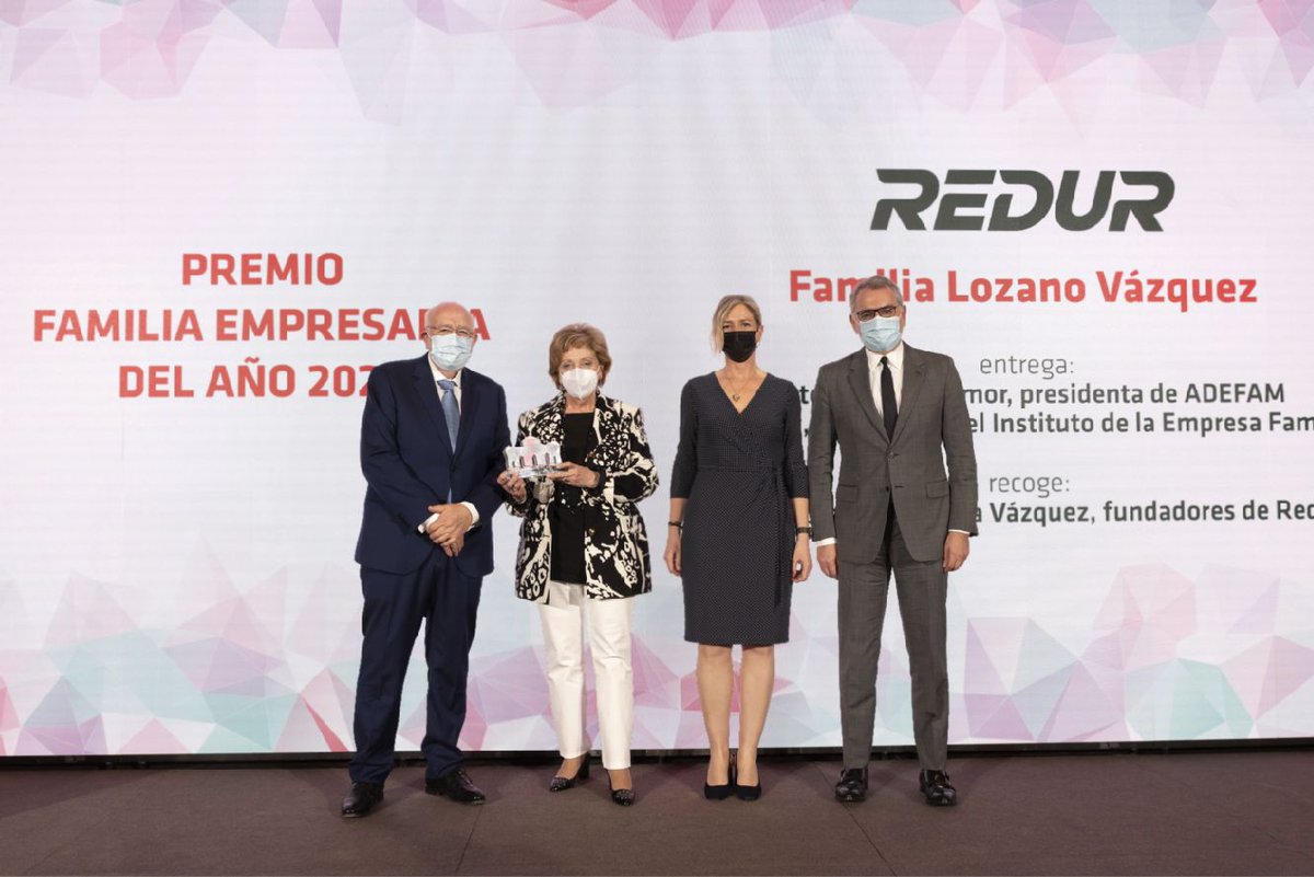 cyleconomica's tweet photo. Los propietarios de #Redur, premio #FamiliaEmpresaria del Año de @adefammadrid https://t.co/1NVaPsukML #empresafamiliar https://t.co/vVZrHBojPV