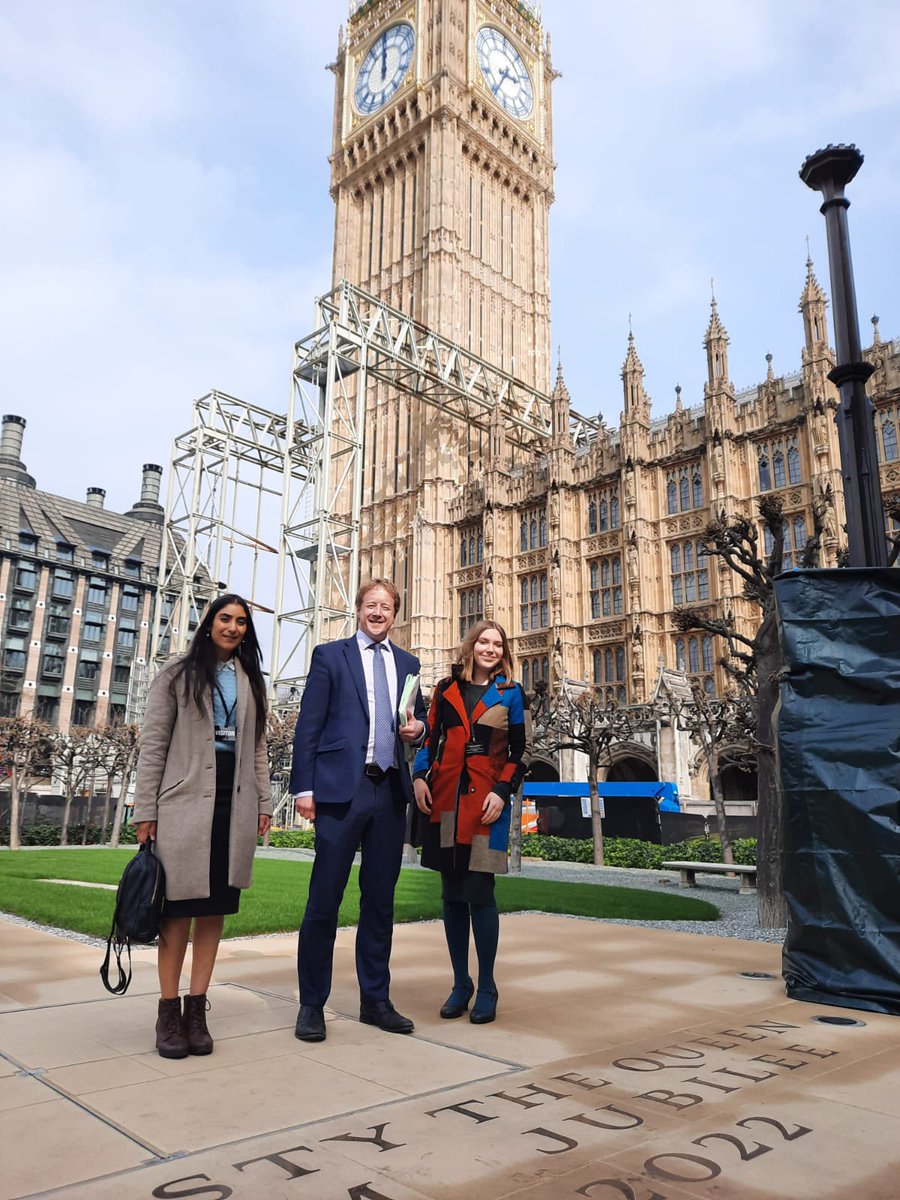 dilrajkaur_PC's tweet photo. We all want Peterborough to be a @LivingWageUK City. Good chat with @paulbristow79 today at @CitizensUK national campaign for #LivingWage4SocialCare #parlimentsquare Let's bring more living wage jobs into #peterboroughuk! https://t.co/NWmByKZcCP