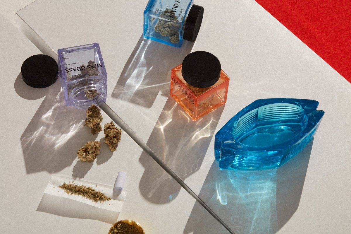 cultivate_lv's tweet image. Terpene-rich, single-strain nugs in Generous Eighth (4.2g) and Half Ounce (14g) tinted glass jars 😍✨ @missgrass 

#missgrass #generouseighths #cultivatelv #cannabis #lasvegas #nevada #womenowned
Keep out of reach of children. For use only by adults 21 years of age or older.