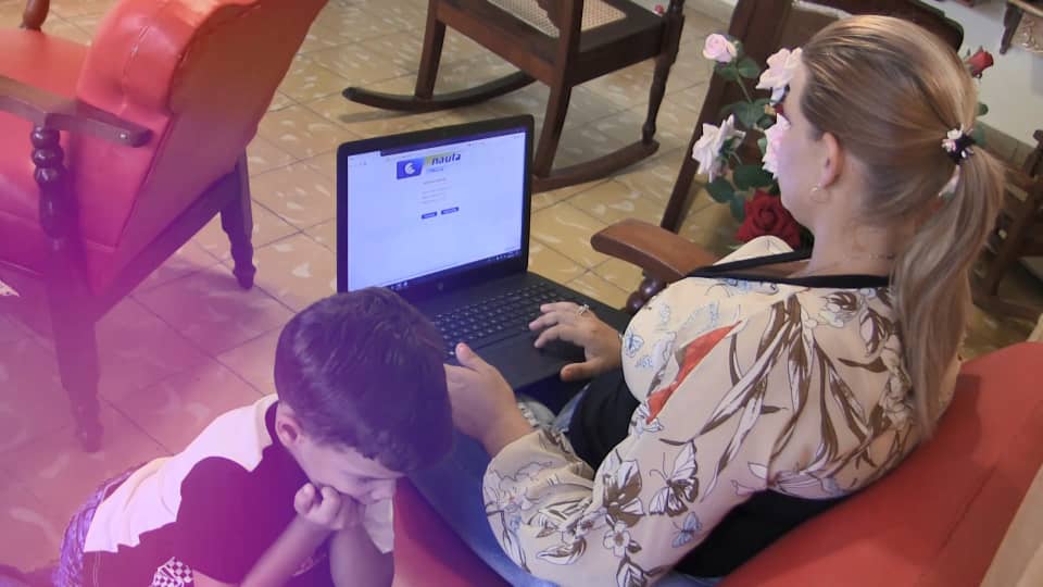 ETECSA ha tenido que acelerar inversiones a fin de garantizar el crecimiento y la estabilidad de la red de telecomunicaciones.
“En un escenario de covid necesitaban conectarse más para comunicarse con su familia, así como implementar el teletrabajo”|<a href="/MayraArevich/">Mayra Arevich Marín 🇨🇺</a>
#VamosConTodo 🇨🇺