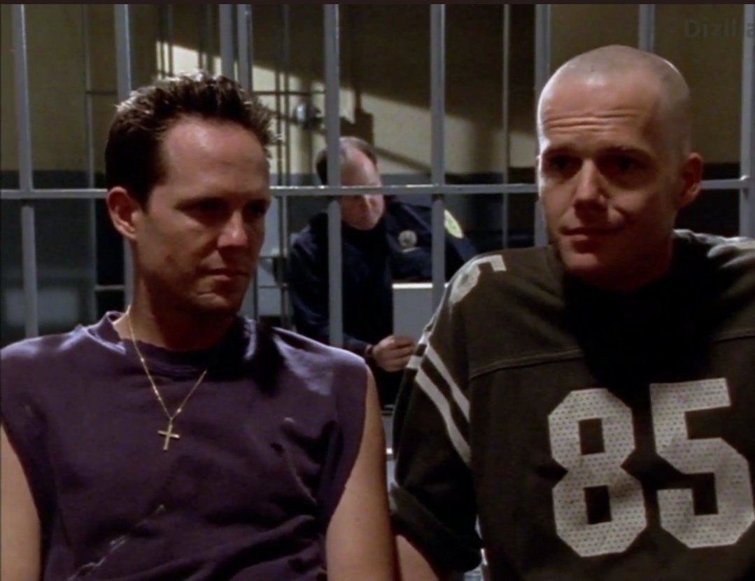 seni bırakamam tek başına birader
gel
ölelim beraber...