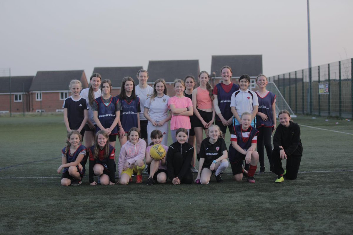 morecambefccf's tweet photo. ⚽️ GIRLS KICKS ⚽️

Another great session last week😁 Women’s super league referee, Lucy Briggs, came down to meet the girls and share her own footballing experiences ⚽️

We are working closely with @MorecambeLadies to create a pathway for the girls to play on a regular basis ✅😊 https://t.co/4fap2RvSFX