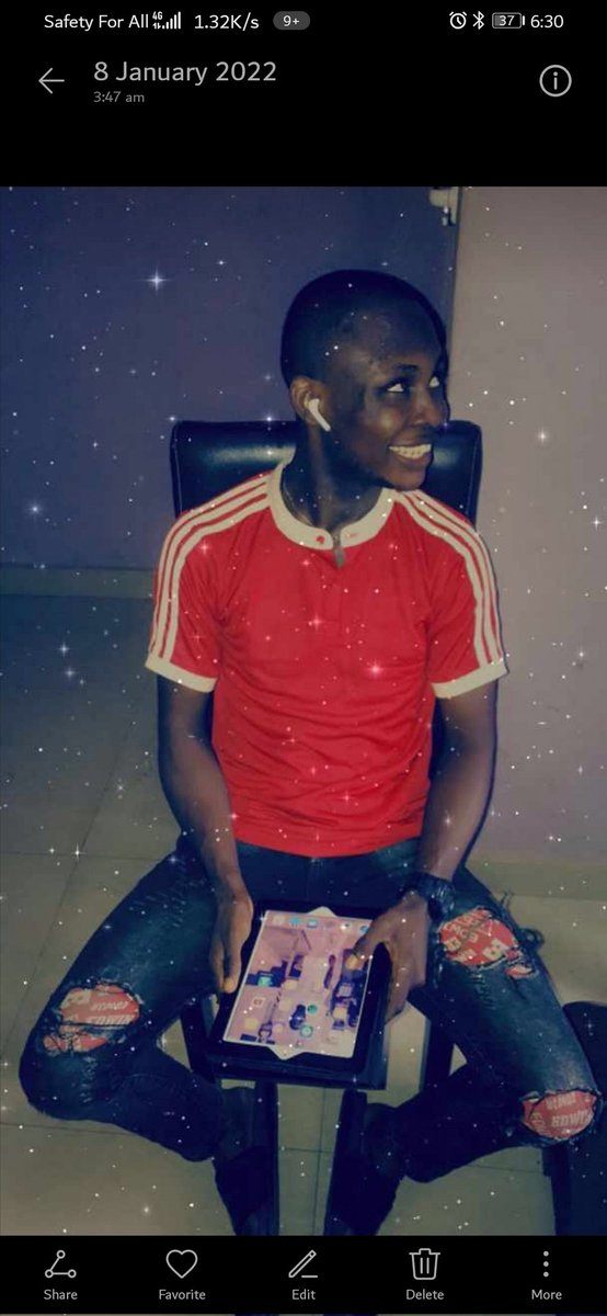 Stargious's tweet photo. Idowu was my only younger brother, he was such a happy soul. A true definition of Vibe on Vibe💔💔💔💔 RIP champ.💪 https://t.co/Kl0JOBEBMt