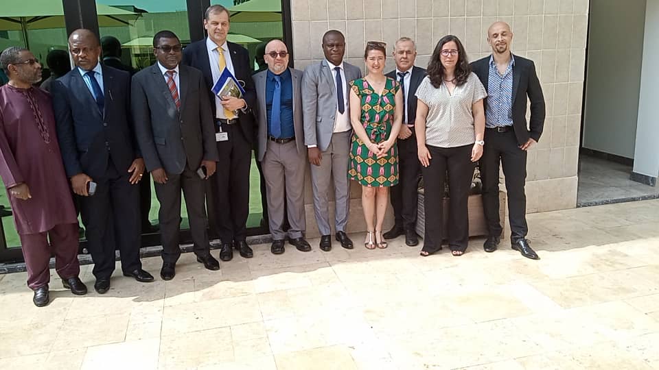 SegefCam's tweet photo. Ce mercredi 30 mars 2022, le #SEGEF a pris part à l'atelier de lancement du projet #UFA_REFOREST, mis en œuvre au Cameroun par l'#ATIBT. Cet atelier visait à partager les objectifs, les grands axes d'intervention et les résultats attendus du Projet.
#Restor4All
#AFR_100 https://t.co/PR2IwKolRi