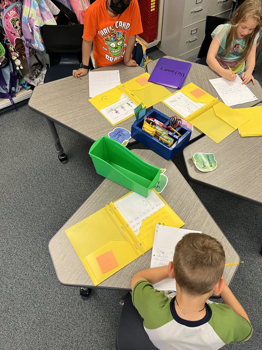 Hahne_Elyse's tweet image. Rocking writers in @GESFowler class. Their series stories are AMAZING!!! Way to go, @GESHelms. #gesshineon #gcisdhumanities