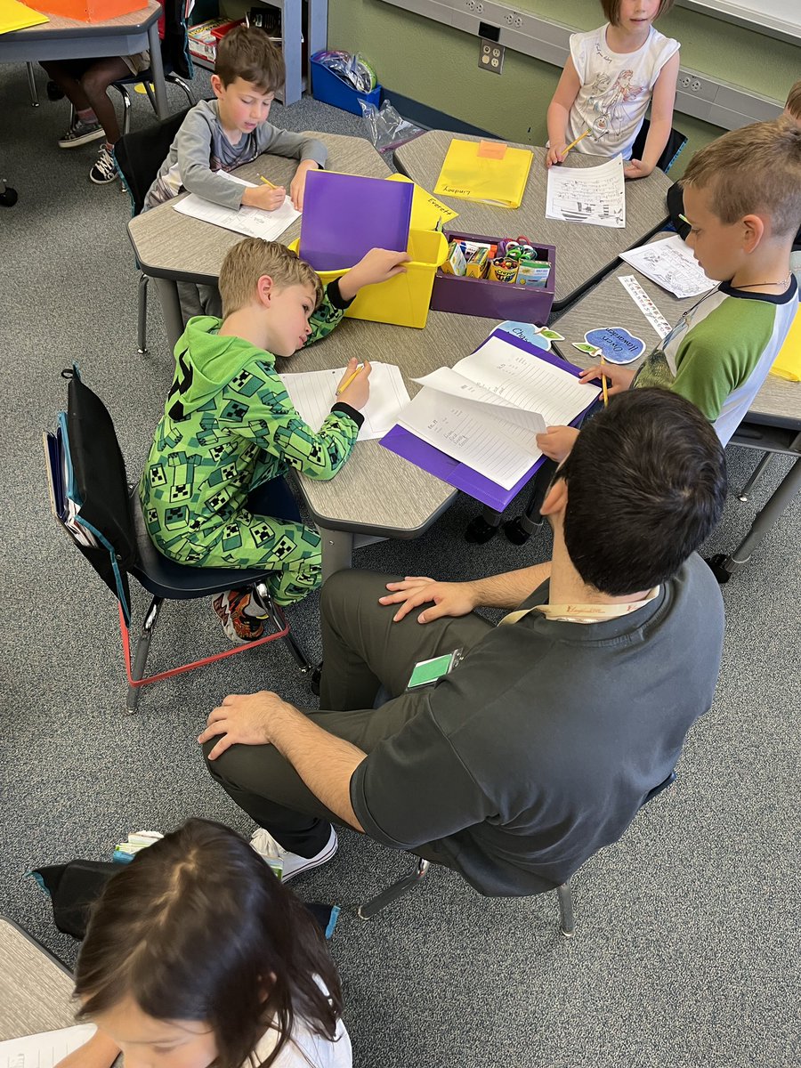 Hahne_Elyse's tweet image. Rocking writers in @GESFowler class. Their series stories are AMAZING!!! Way to go, @GESHelms. #gesshineon #gcisdhumanities