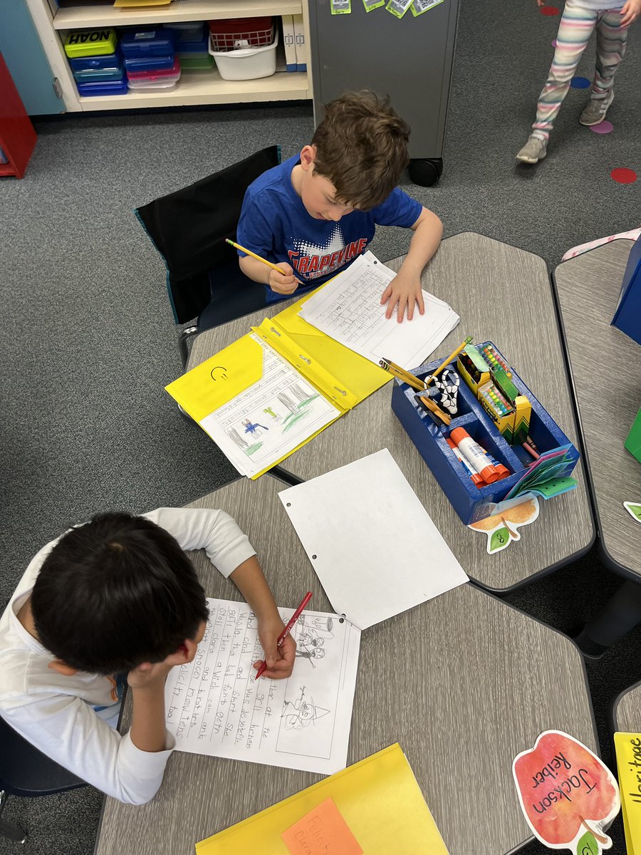 Hahne_Elyse's tweet image. Rocking writers in @GESFowler class. Their series stories are AMAZING!!! Way to go, @GESHelms. #gesshineon #gcisdhumanities