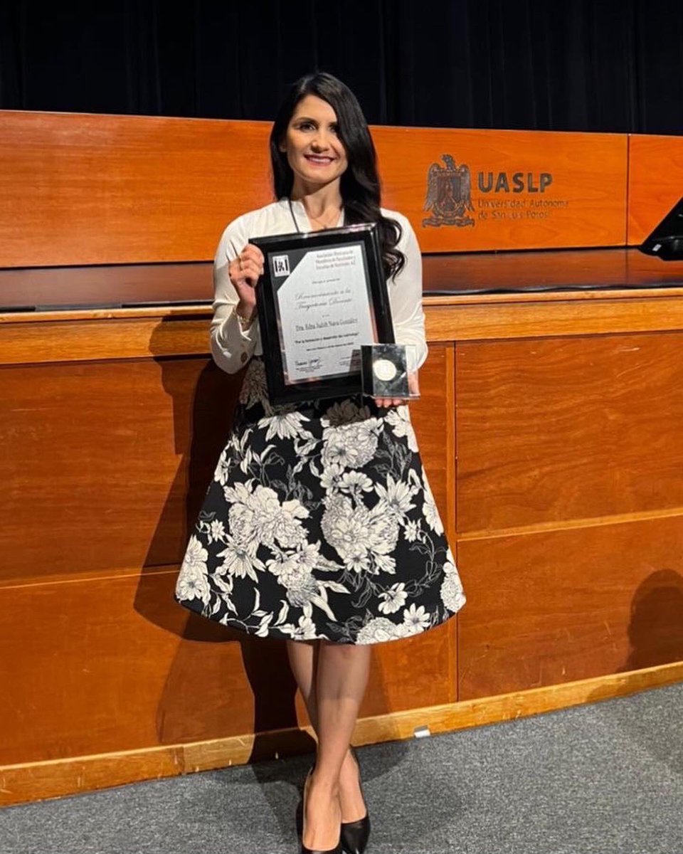 nutriologaedna's tweet photo. Muy honrada por recibir este Reconocimiento a la Trayectoria Docente por la @AMMFEN_OFICIAL AC. “Por la formación y desarrollo del Nutriólogo” Gracias FaSPyN y a mi alma mater la UANL por apoyarme en este camino de la docencia y el amor por la nutrición. ♥️ #Casi23años #FaSPyN https://t.co/7i6tsaTlq9