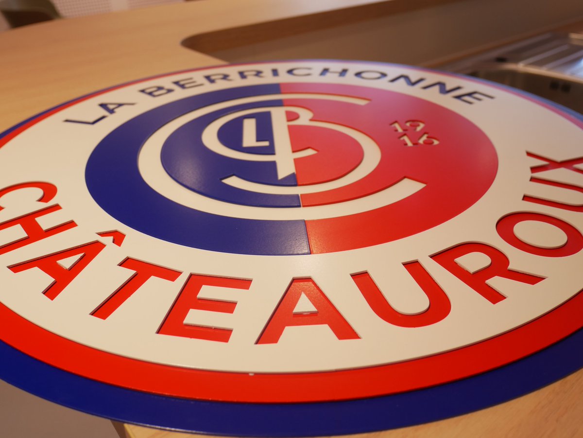 Gui_Yo_Me's tweet photo. Un nouveau lieu de vie @LaBerrichonne au pied du stade Gaston-Petit avec l'inauguration du siège social et centre de formation réalisés par #Scalis Une nouvelle étape dans le renouveau du club @UnitedWorldSA avec le soutien @Chateauroux36 cc @GilAverous @michel_denisot https://t.co/eZCgEstCS6