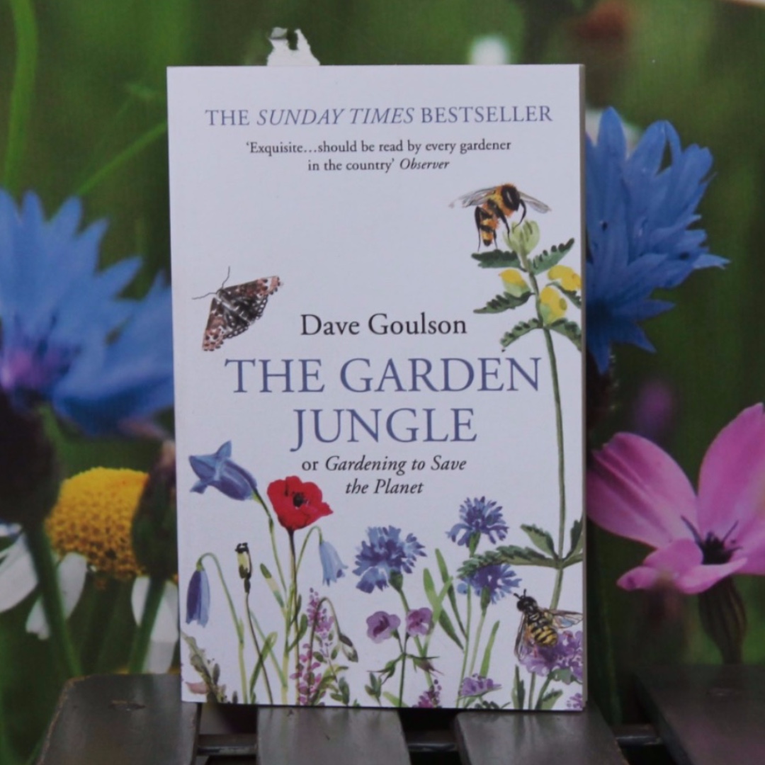 WIN!!!! A copy of 'The Garden Jungle' 🐝 by bee expert, Dave Goulson on gardening to save the planet. Simply RETWEET this post. 

(Winner picked at random on Sunday 3rd April 2022 and contacted by DM only. We will never ask you to click on a link.)