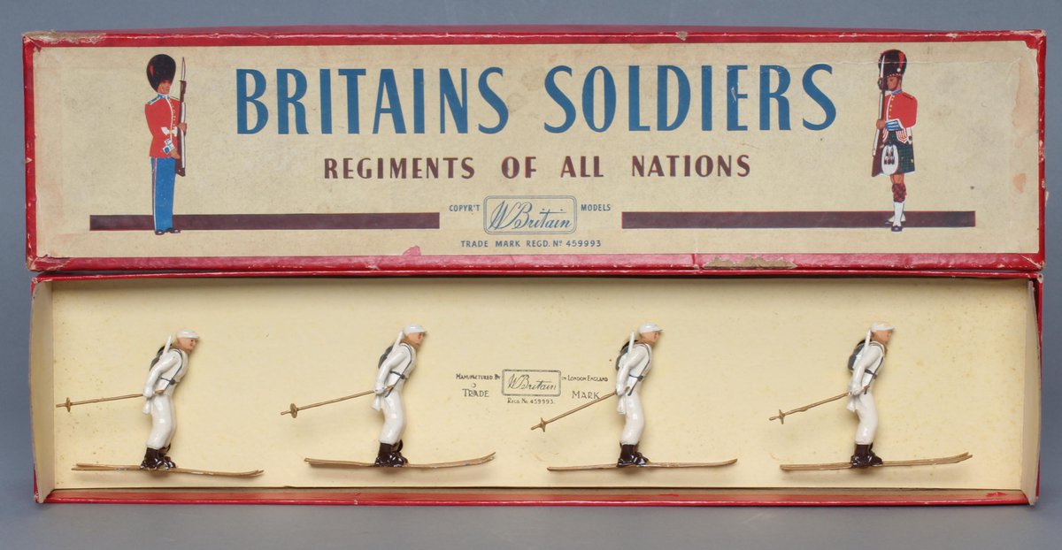 HartleysAuction's tweet photo. Don’t miss Saturday’s Toy &amp; Collectors #auction
Find the fully illustrated catalogue on our website! #britains #soldiers #leadsoldiers #scalextric #slotcars #tinplate https://t.co/wMio1rULEP