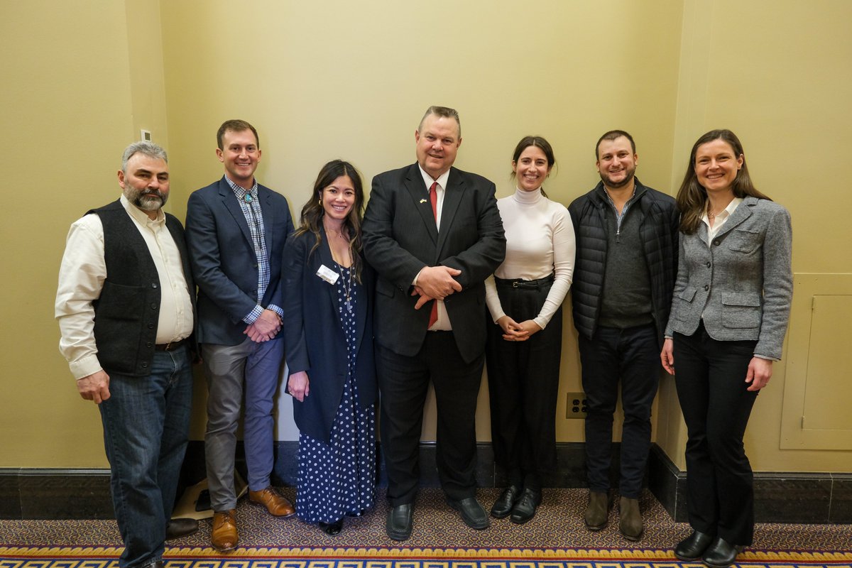 SenatorTester's tweet photo. Always happy to chat about ag policy and organic farming with folks from @OrganicTrade. And it was especially great to see some Montana producers in town: Doug Crabtree, owner of Vilicus Farms in Havre, and Nate Powell-Palm, owner of Cold Springs Organics in Bozeman. https://t.co/GHdANtCgeb