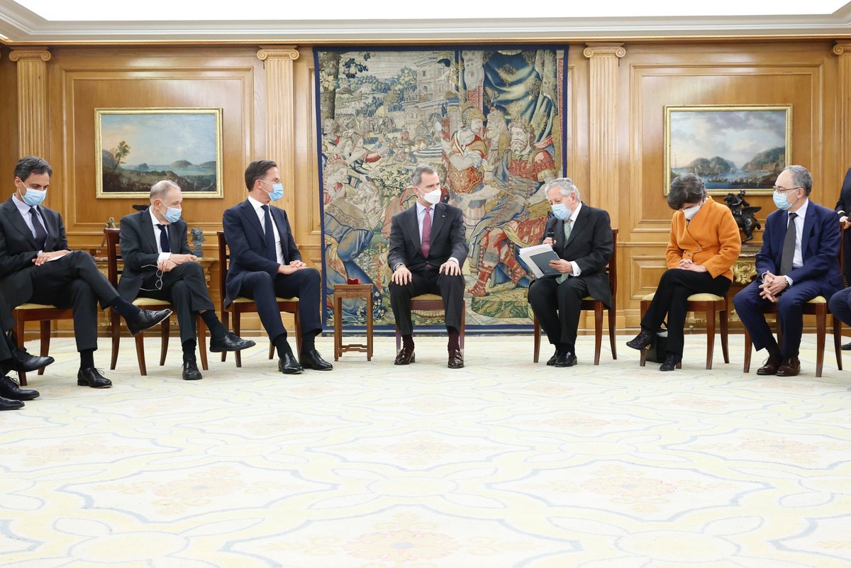 CasaReal's tweet photo. El Rey recibe al Patronato de la Fundación Carlos de Amberes en una audiencia con la presencia del primer ministro del Reino de los Países Bajos, Mark Rutte, que hoy ha dictado la XVI Lección Conmemorativa Carlos de Amberes.
➡️https://t.co/2GprzPaCCC https://t.co/8SivgW0FqO