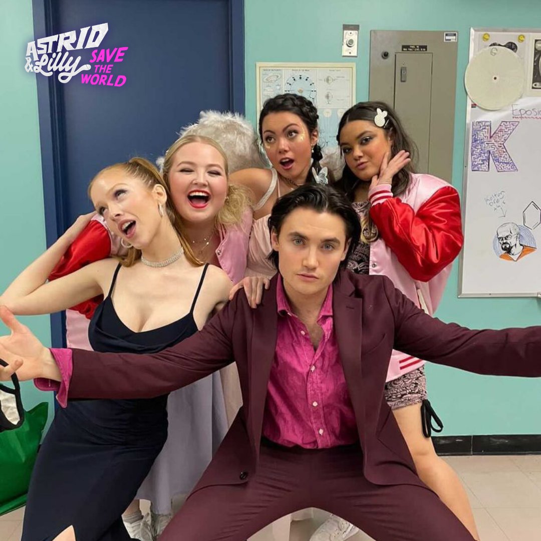 AstridLillyShow's tweet photo. Ok there maaaay be some tears and angst and betrayal tonight BUT we promise it's all smiles and love behind the scenes. 

#Finale #AstridAndLilly #AstridandLillySavetheWorld #FortWell #Astrow #Egglerie https://t.co/UAYGjc9qbH