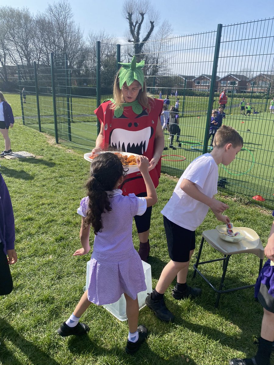 Cassamiso's tweet photo. @TotallyLocalLTD @LadybrookPriSch @BolshawPrimary @VegPowerUK Tomato week! https://t.co/ACpc1mGNZo