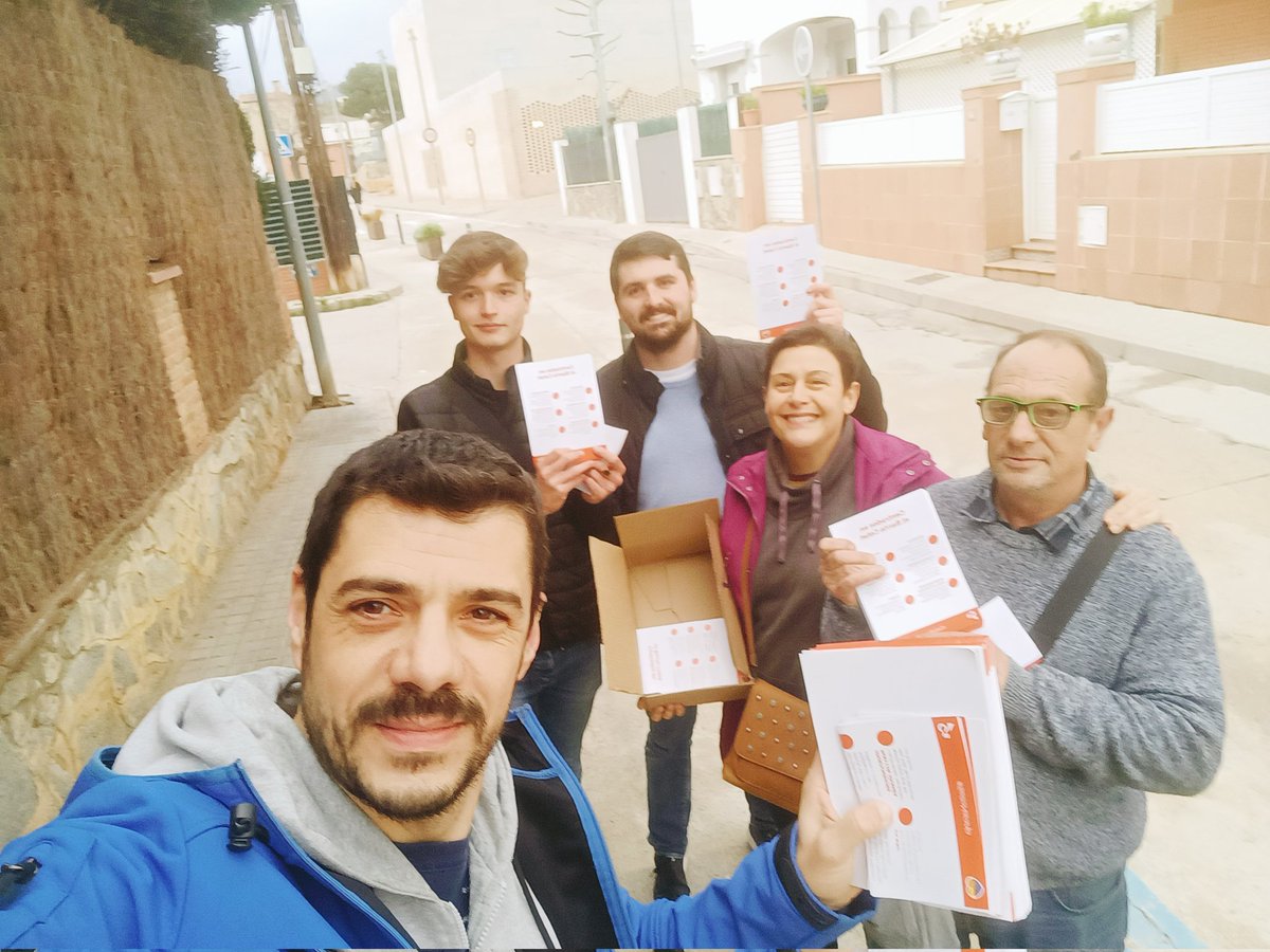 Cs_PremiaDeDalt's tweet photo. Nuevamente volvemos al Barrio Santa Anna-Tió a buzonear nuestras propuestas para mejorar el día a día de nuestr@s vecin@s.Trabajando en equipo 💪se llega más lejos.
@Cs_PremiaDeDalt @Cs_Premia 
#SantaAnnaTió
#Cotet
#SelloNaranja https://t.co/CgN1WRqCx5