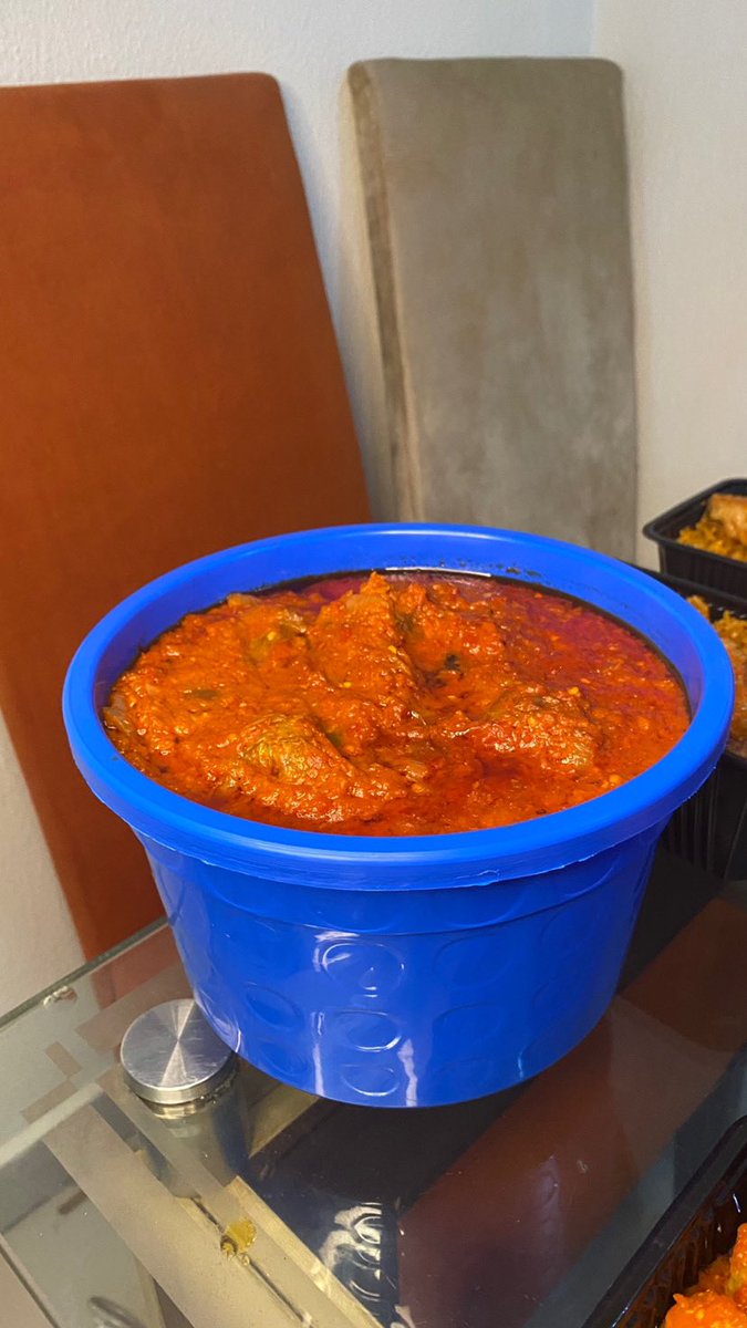 _MummyMo's tweet photo. Kindly RT
Thursday’s Menu: 
Jollof rice 
Asaro
Yam fries 
Turkey/chicken/fish/goatmeat stew
Peppered turkey, fish, snails, goatmeat, chicken, ponmo 
Cookies/brownies-N500
📍: Lagos 

Want a pack or 20 for tomorrow, kindly send a dm or click on the link in our bio to order https://t.co/0LfflZmxDq