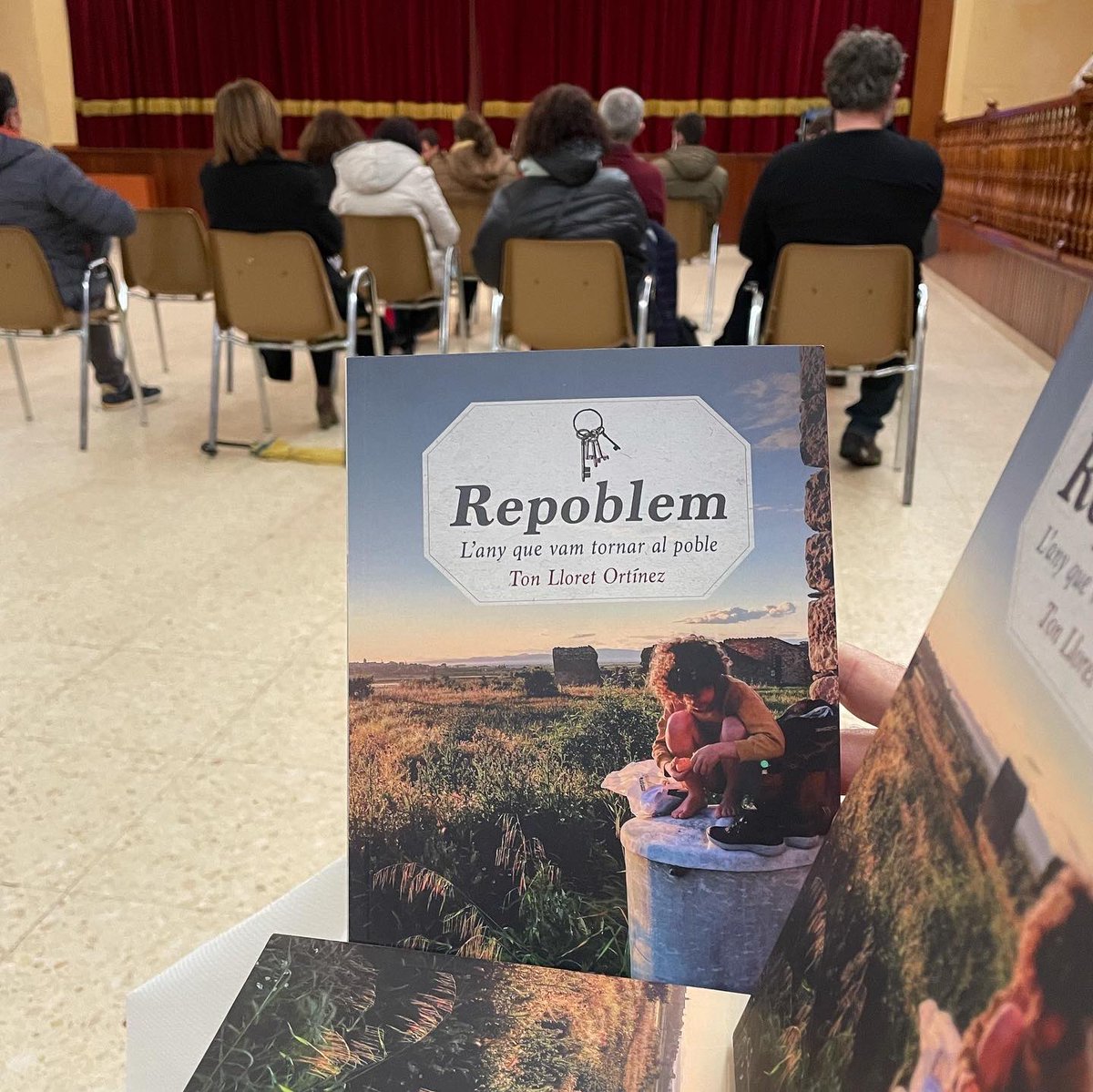terraaltaviva's tweet photo. 📍Presentació de @repoblem a la #Fatarella. Vam conversar sobre què representa viure en zones rurals i municipis petits l’any 2022.
🙌 Moltes gràcies a totes per acompanyar-nos. Buscarem nous espais per abordar aquests temes que ens ocupen i preocupen! 🤗
#TerraAlta #repoblem https://t.co/BdSM6lgeCx