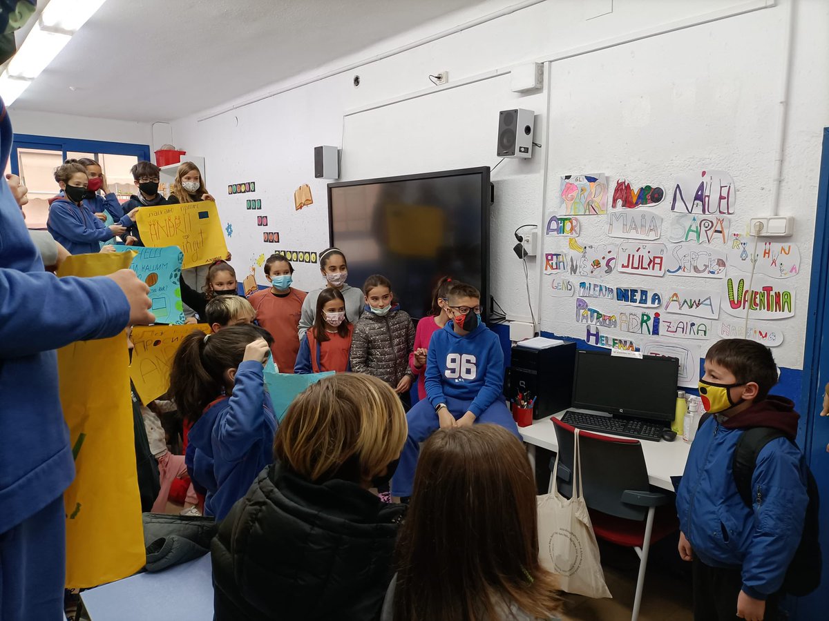 CEM1931's tweet photo. | PRIMÀRIA | Cicle Superior 🇺🇦

🤗 Avui hem donat la benvinguda a la nostra escola al nou alumne ucraïnès. 

😃 😍Tant ell com la classe estaven molt contents!

🇺🇦 Ласкаво просимо

#acollim #integrem #ajudem #emsomcem #centredestudismollet #escolaconcertada #molletdelvalles https://t.co/70Ld7EKBkj