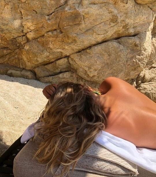lassybees's tweet photo. nothing can beat a beach day https://t.co/cJo2t2wvi2