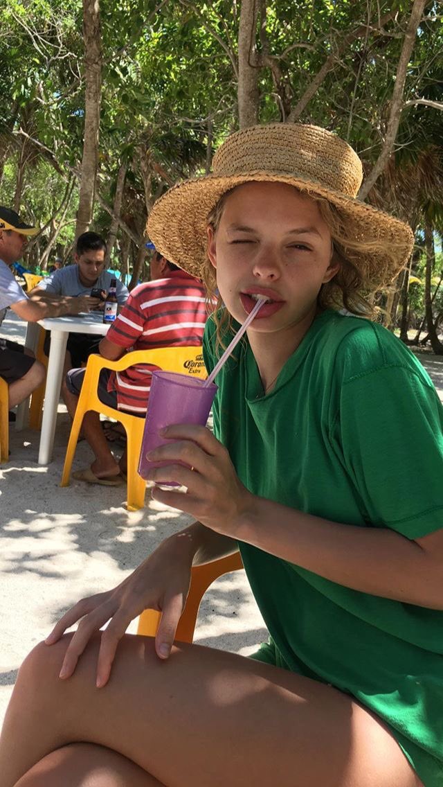 lassybees's tweet photo. nothing can beat a beach day https://t.co/cJo2t2wvi2