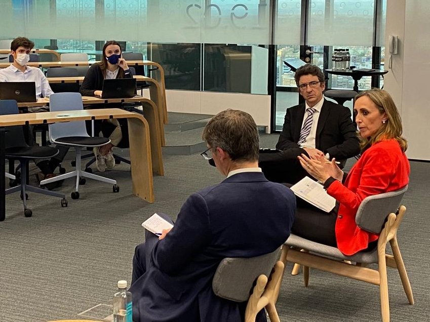 📸Nuestra directora general de Negocio Internacional <a href="/epagand/">eva pagan</a> en el encuentro 'Inversiones para una recuperación sostenible' de @ieGPAffairs.

🗣️"Nuestra implantación en los territorios va de la mano de la sostenibilidad. El propósito es dejarlos mejor de como lo encontramos".