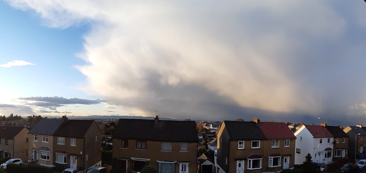 sideburns1970's tweet photo. #SnowCloud #Glasgow #StormHour https://t.co/5mGAMugxdP
