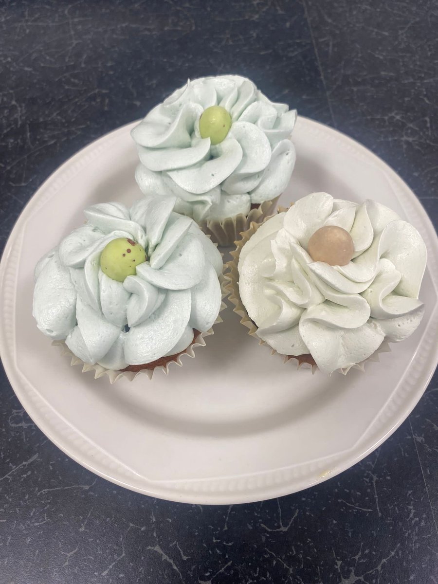 WCHS_Pathways's tweet photo. Look at these cakes 🥰 the icing 🤤

@WestCalderHigh #weAREwchs https://t.co/Xp4xV4wicL