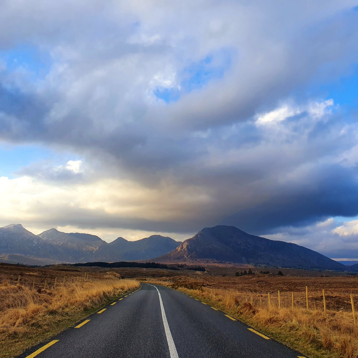 Tá na scamaill ar ais🤍 #NaBeannaBeola #thetwelvebens #Ireland