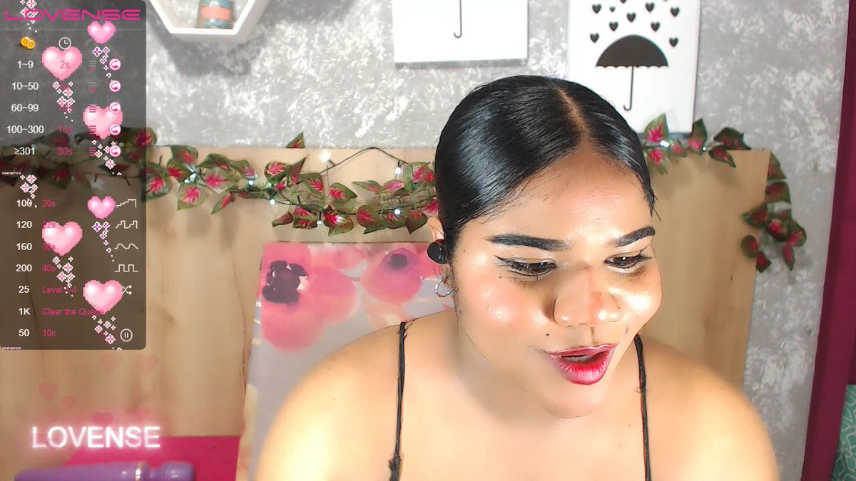 Charlotteskin1's tweet photo. I'm online @MyFreeCams! #onmfc https://t.co/JSpPHfZhss 💚 https://t.co/kvzm5PyvlB