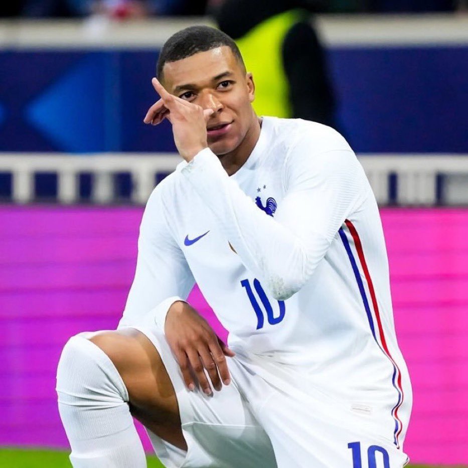 GazGShore's tweet image. i did it first mbappe 😂😂😂