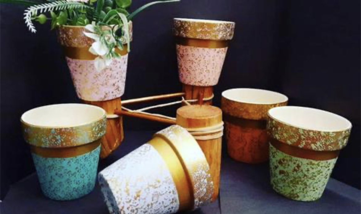 LinzyKay's tweet image. Springtime pots!! Get yours today! #spring #flowers #pots #planters #fineart