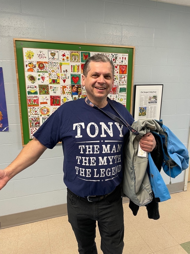WeareMiddletown's tweet photo. Forest Ave
Words, Words everywhere! Any place you look today at Forest, there are words!!!! #readingspiritweek #funwithbooks #forestaverocks https://t.co/xjOvYyO21J
