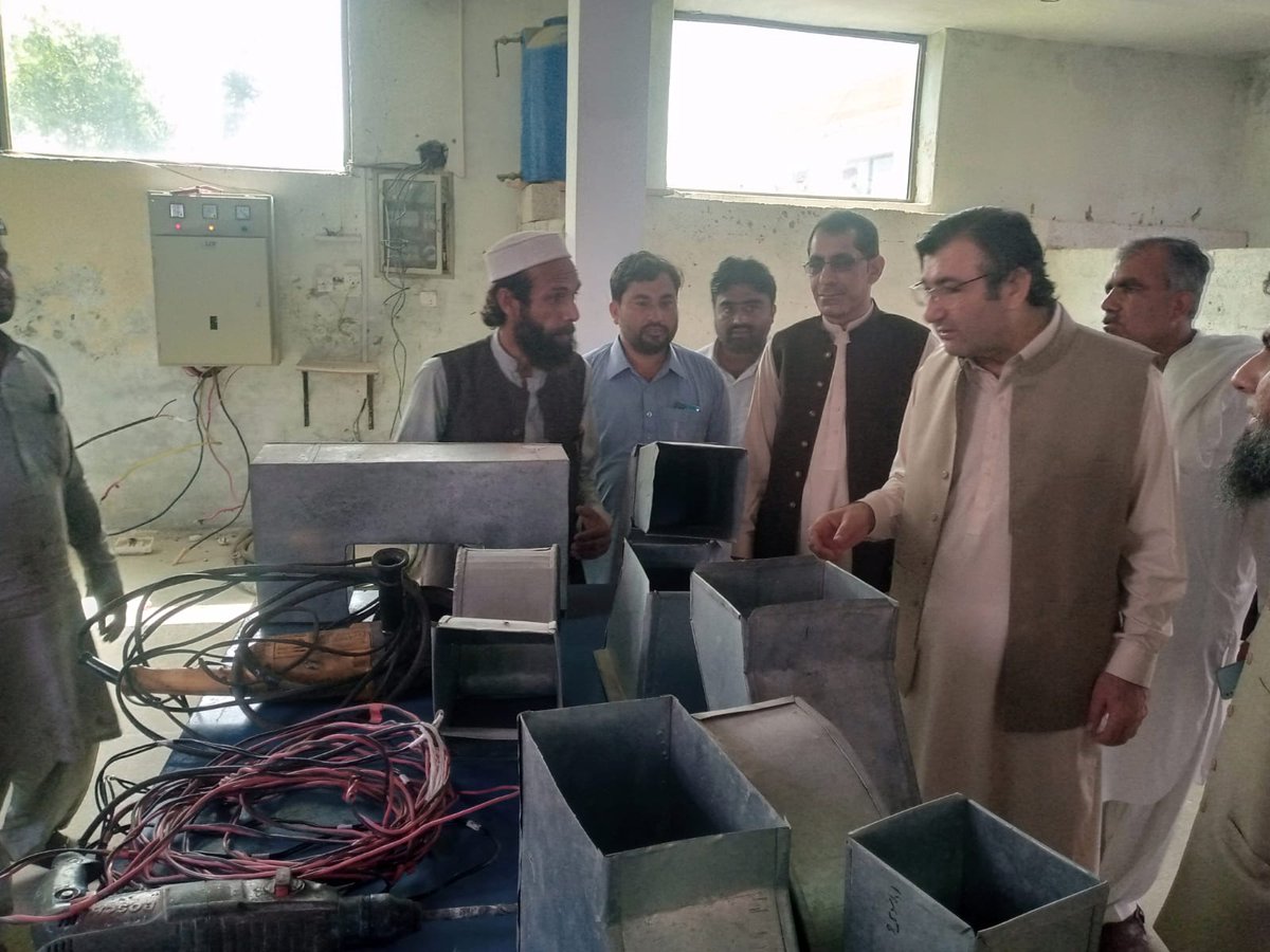 SenatorAyub's tweet photo. Visited Marwa Skill Development Center and witnessed the vocational trainings being given to people. The center is acting as a Human Resource Development institution in the region imparting skills in people and making them fit for the national and international market. https://t.co/0ea4cNOEFt