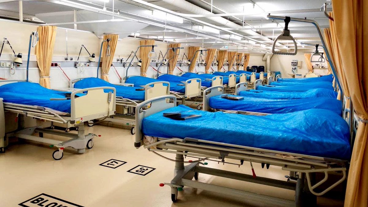 UMCUtrecht's tweet photo. Het #Calamiteitenhospitaal van het #UMCUtrecht gaat vluchtelingen uit #Oekraïne opvangen die medische zorg nodig hebben. Er worden ongeveer 400 medische evacuees verwacht; de eerste patiënten komen mogelijk volgende week al aan: https://t.co/EXATVY4g5O https://t.co/TQwnjXVo9X