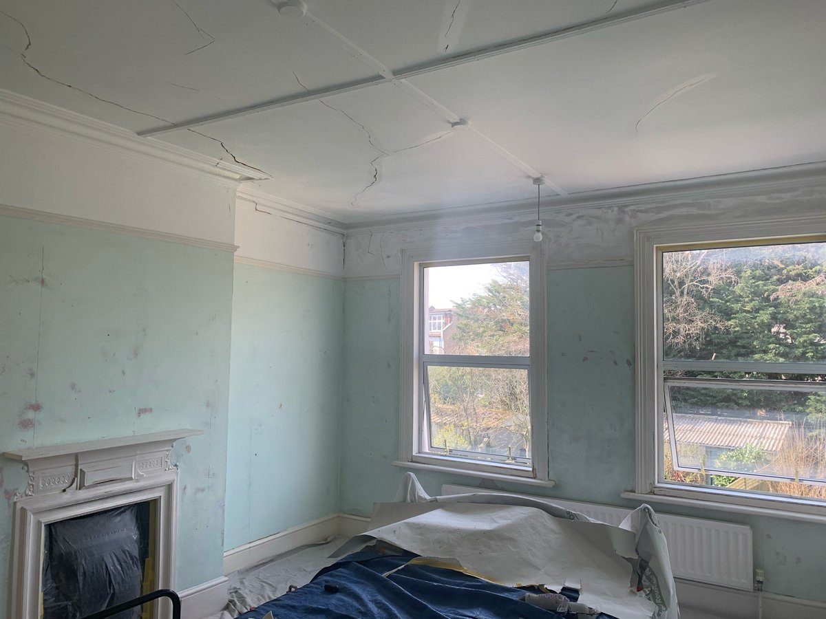 BardallDecor's tweet photo. Used one of my favourite specs on this one 👌 @TeknosGBI #TeknoceilingO2 
Walls @LittleGreene #IntelligentMatt 
Woodwork @BenjaminMooreUK #ScuffX Eggshell 
@ToupretUK fillers including Fill-Flex &amp; ready mixed Joint &amp; Skim 
And @ZinsserUK inc Gardz, Peel-Stop &amp; Coverstain https://t.co/rqPwdwckYj